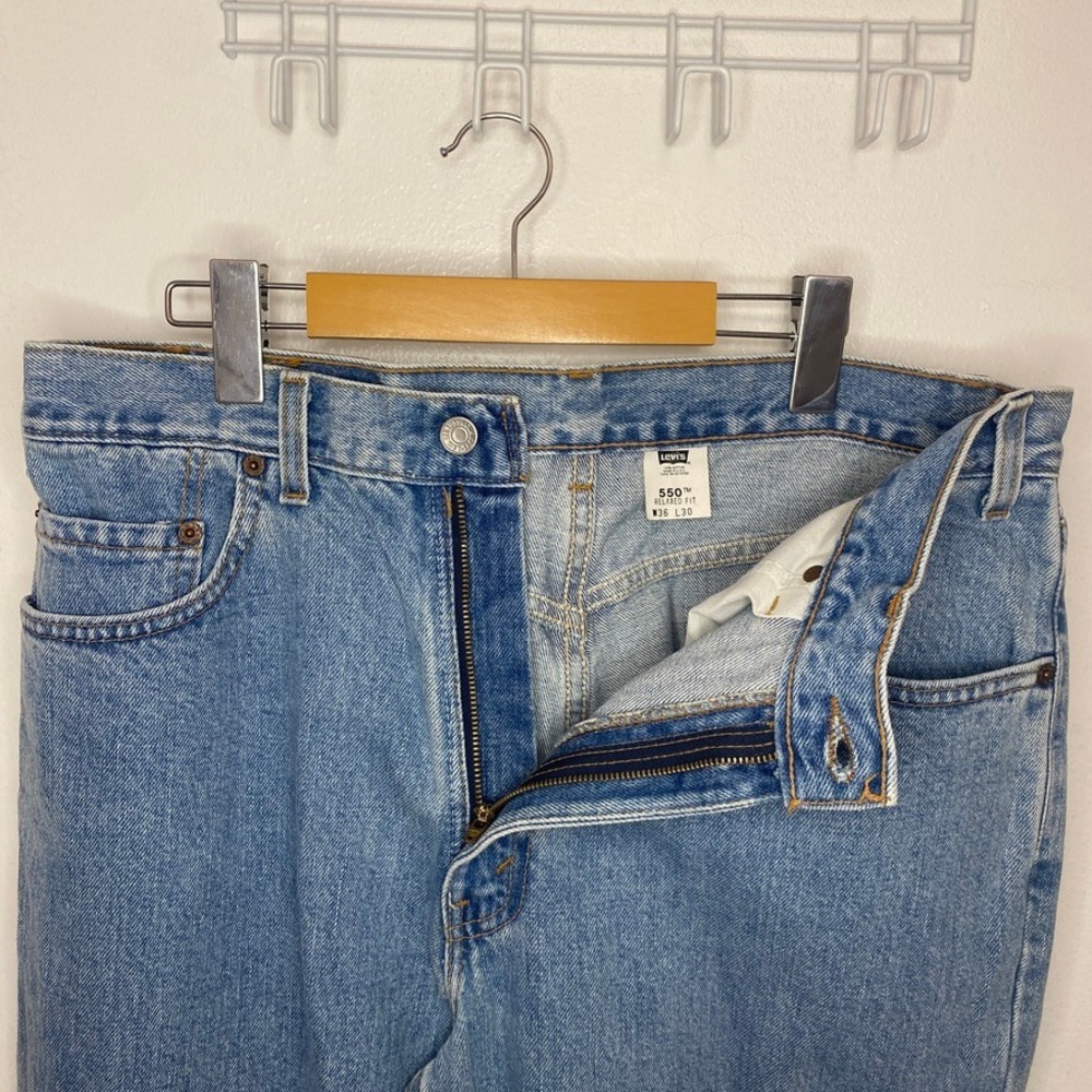 Vintage Levis 550 Relaxed Fit Jeans Mens 36x30 Made in USA Light Wash Blue NWOT